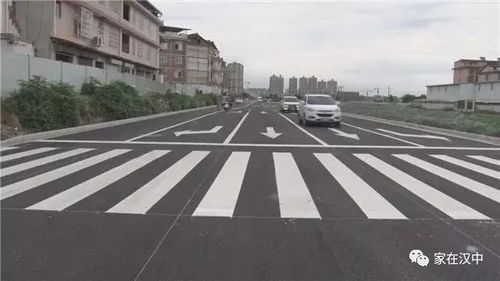 留侯路 龙亭路通车,但人行道 绿化 亮化工程尚未完工